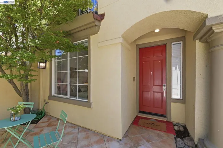 22024 E Lyndon Loop, Castro Valley, California 94552