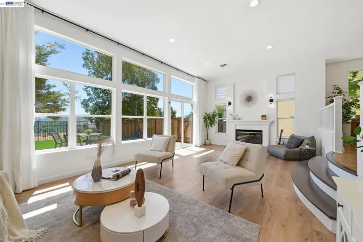 22024 E Lyndon Loop, Castro Valley, California 94552