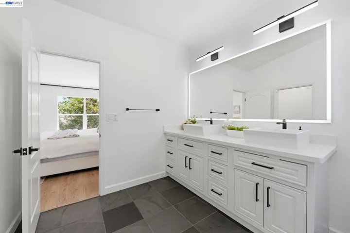 22024 E Lyndon Loop, Castro Valley, California 94552