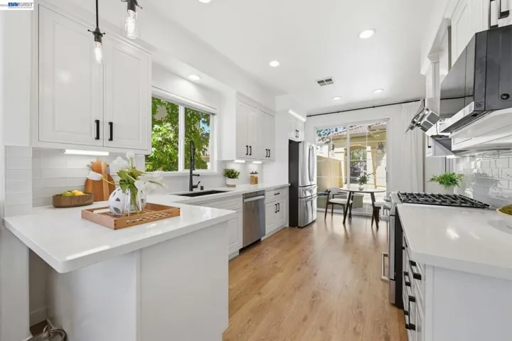 22024 E Lyndon Loop, Castro Valley, California 94552