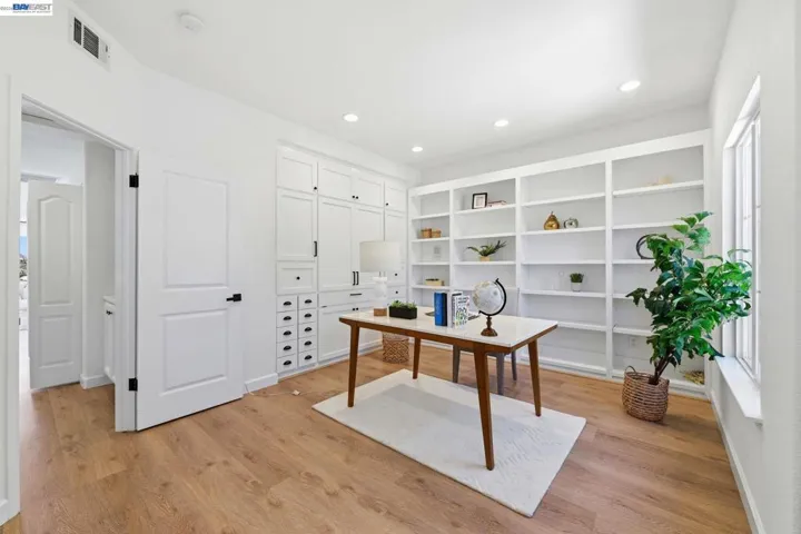 22024 E Lyndon Loop, Castro Valley, California 94552