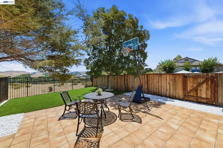 22024 E Lyndon Loop, Castro Valley, California 94552