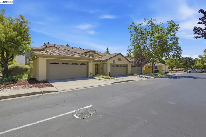22024 E Lyndon Loop, Castro Valley, California 94552