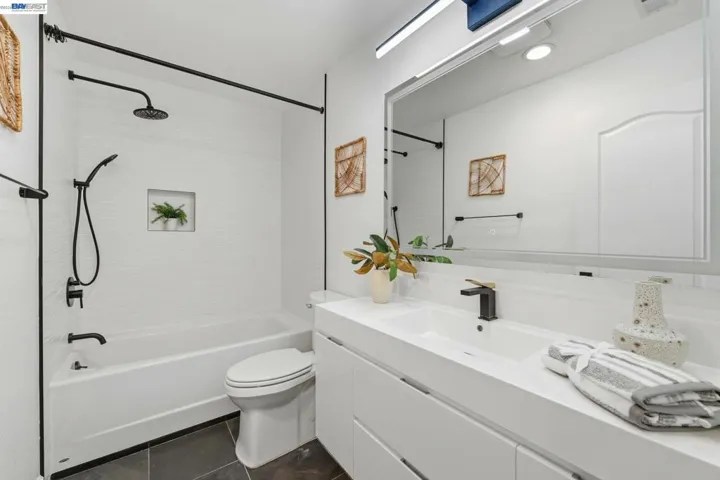 22024 E Lyndon Loop, Castro Valley, California 94552