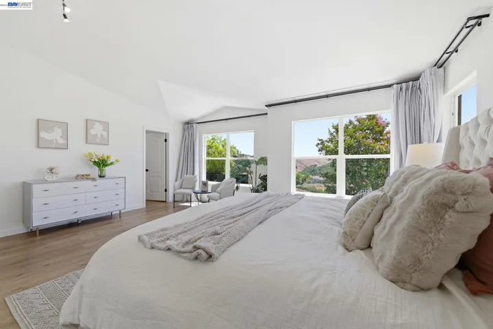 22024 E Lyndon Loop, Castro Valley, California 94552