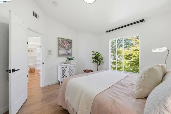 22024 E Lyndon Loop, Castro Valley, California 94552