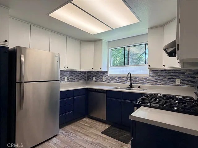 Stainless steel Frigidaire appliances included