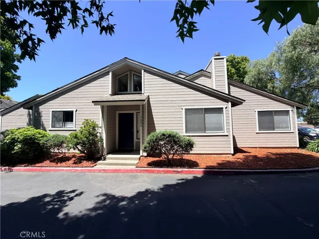 Corner lot with easy access