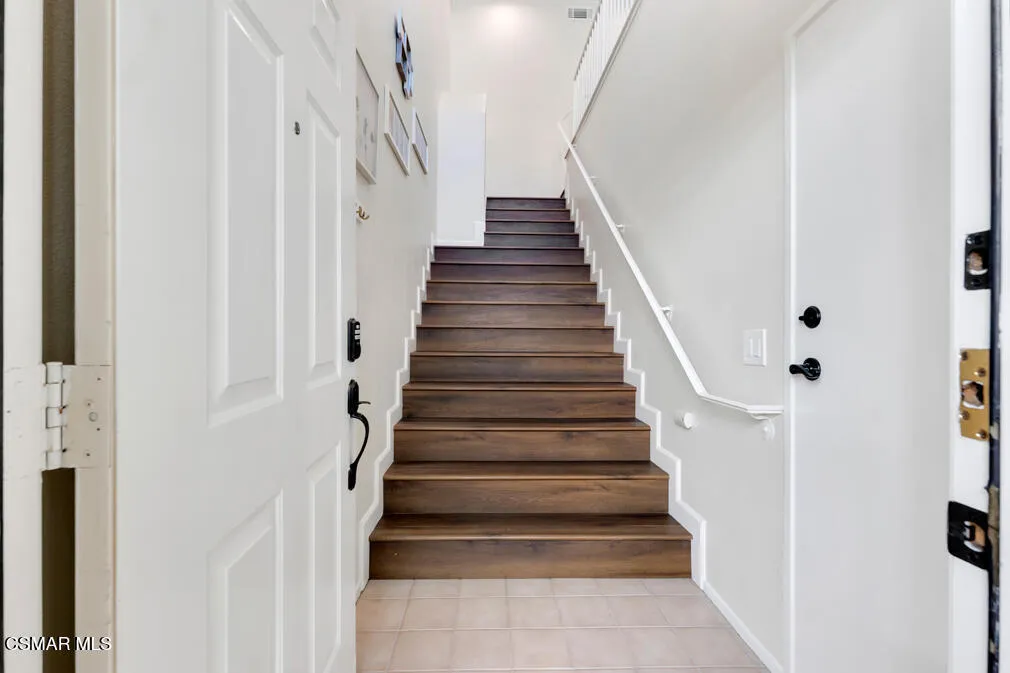 1556 Glacier St-HsHProd-1