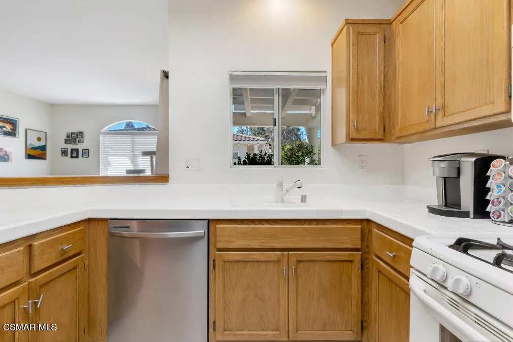 1556 Glacier St-HsHProd-3