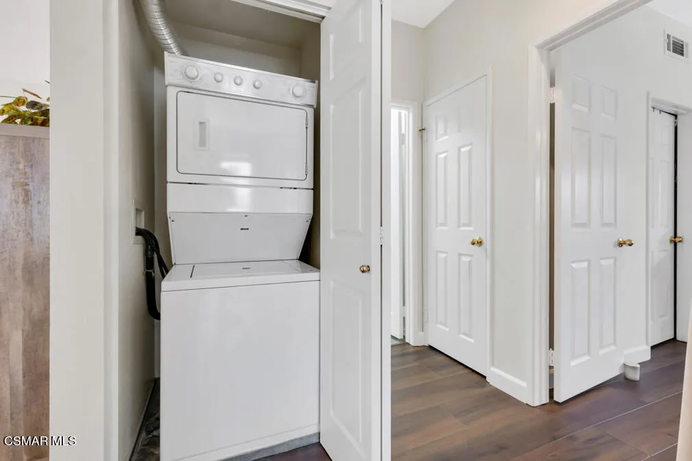 1556 Glacier St-HsHProd-18