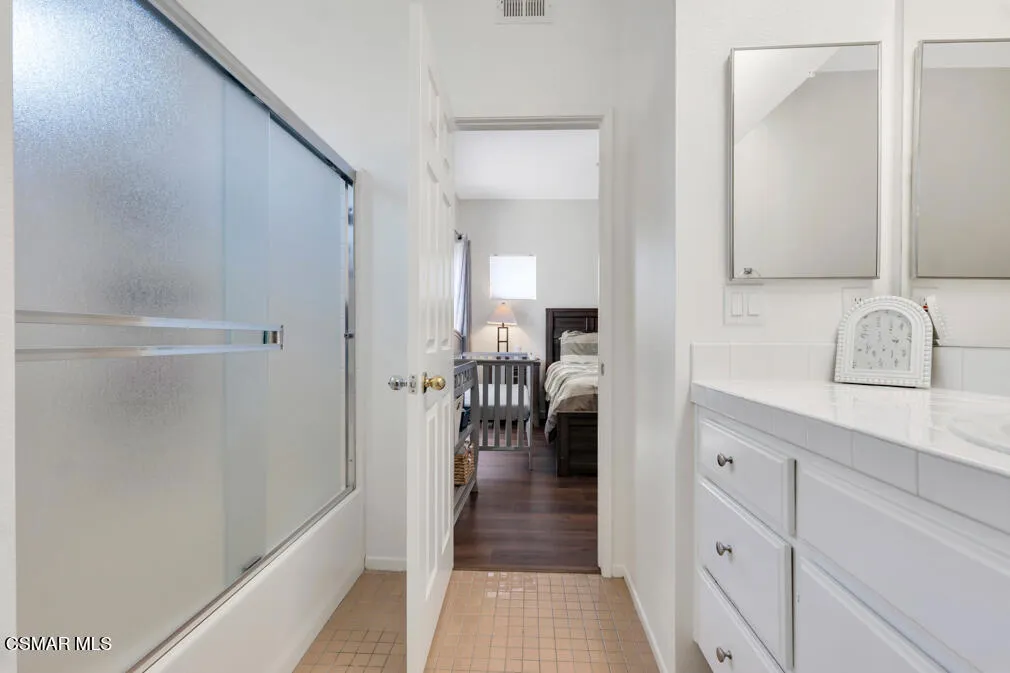 1556 Glacier St-HsHProd-20