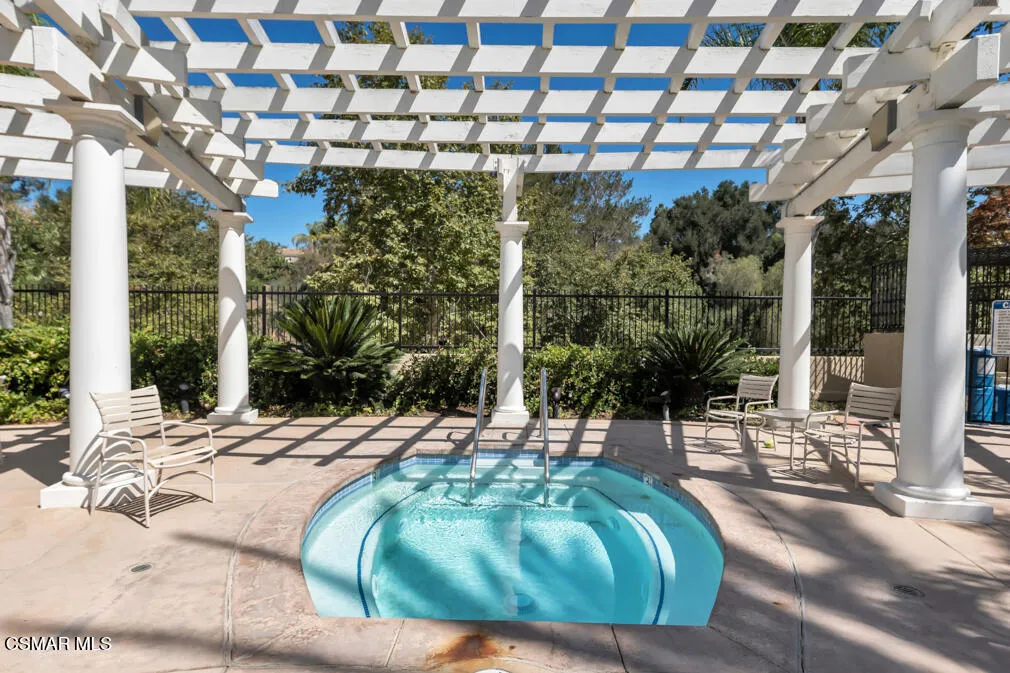 1556 Glacier St-HsHProd-34