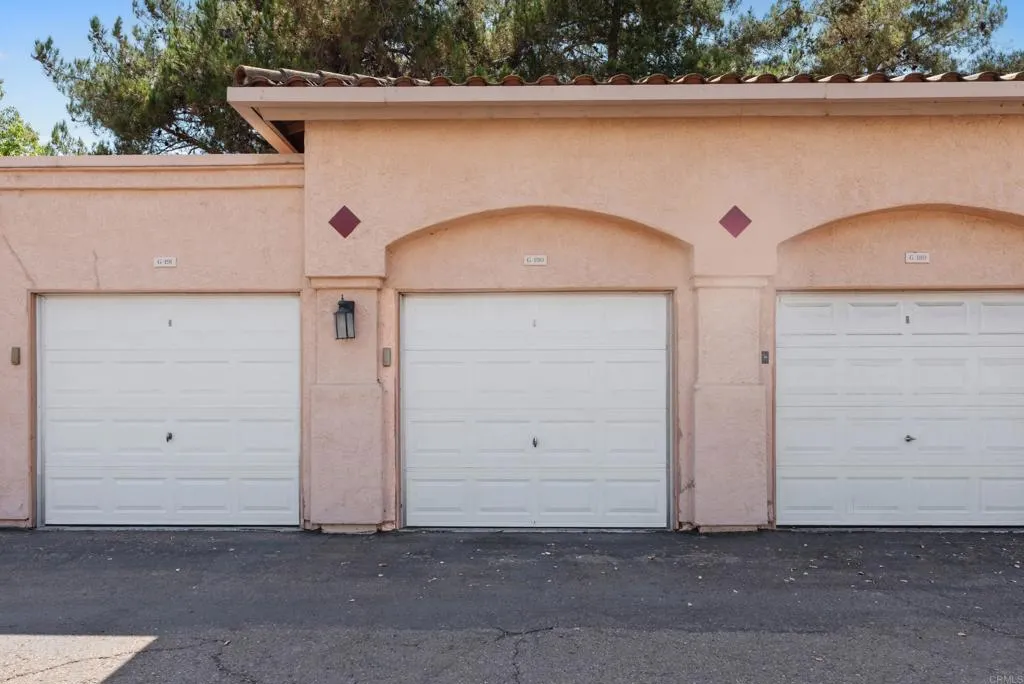 Not all Morada condos have garages and not all garages have high celings!!