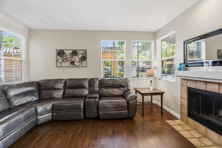 Spacious, light & bright with fireplace and wood laminate flooring.