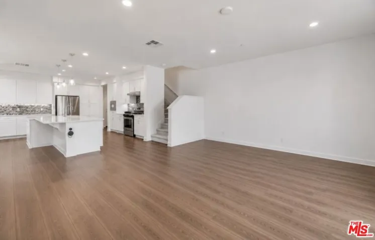 162 Novel, Irvine, California 92618