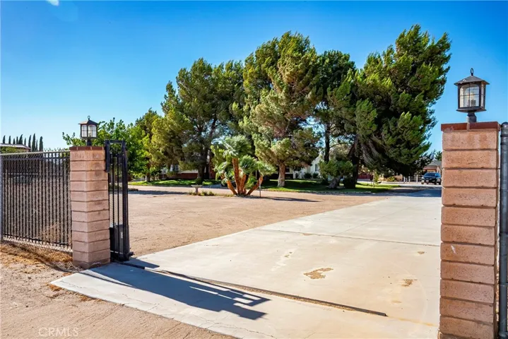 7601 Dogwood Avenue, Rosamond, California 93560