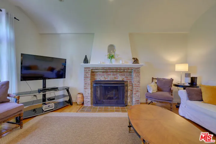 8704 Ashcroft Avenue, West Hollywood, California 90048