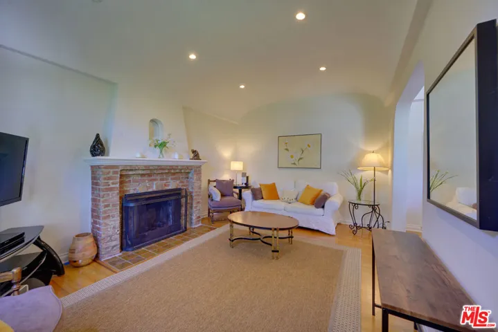 8704 Ashcroft Avenue, West Hollywood, California 90048