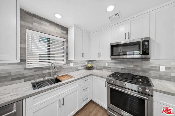 15173 Magnolia Boulevard F, Los Angeles, California 91403