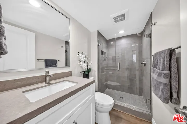 15173 Magnolia Boulevard F, Los Angeles, California 91403