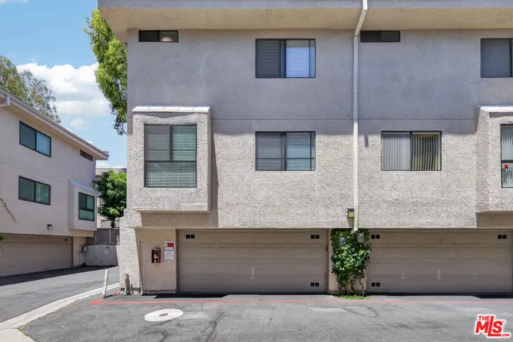 15173 Magnolia Boulevard F, Los Angeles, California 91403