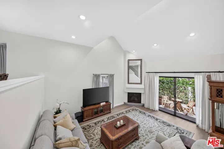 15173 Magnolia Boulevard F, Los Angeles, California 91403