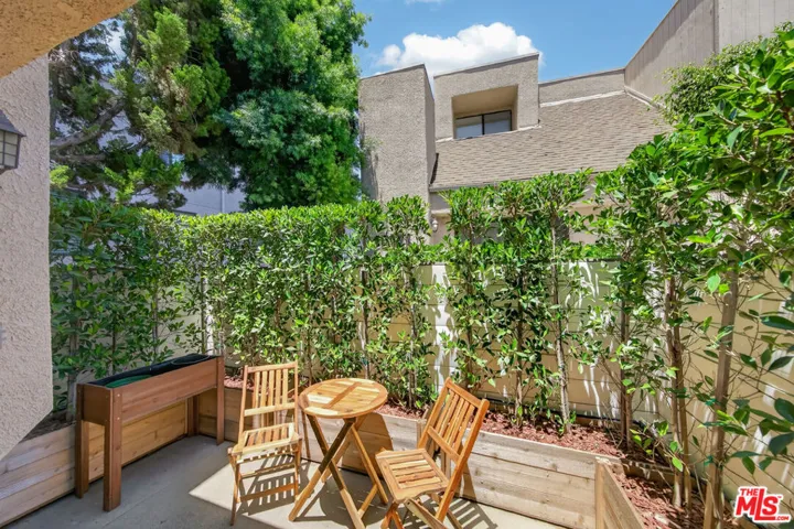 15173 Magnolia Boulevard F, Los Angeles, California 91403