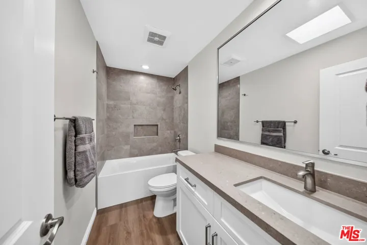 15173 Magnolia Boulevard F, Los Angeles, California 91403