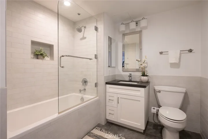 111 S De Lacey Avenue 417, Pasadena, California 91105