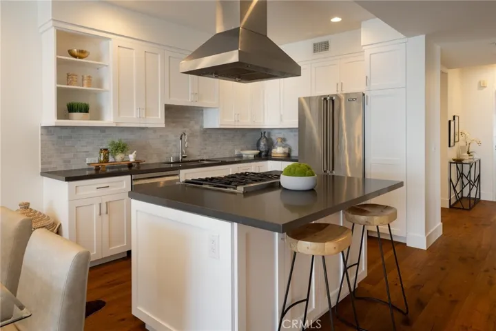 111 S De Lacey Avenue 417, Pasadena, California 91105