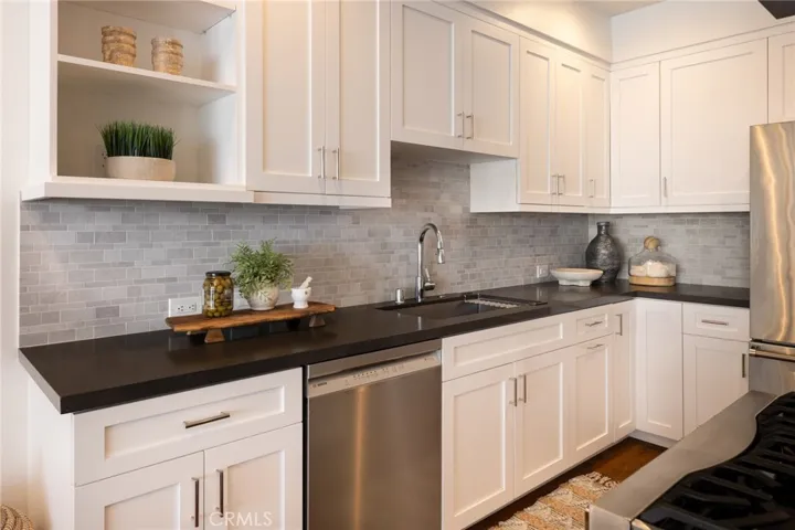 111 S De Lacey Avenue 417, Pasadena, California 91105
