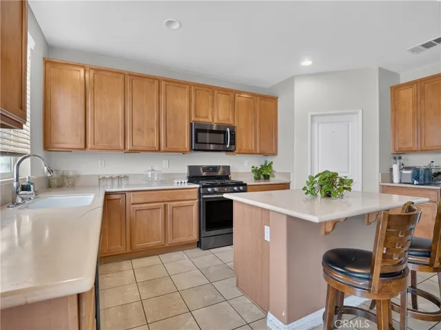 16620 Desert Lily, Victorville, California 92394