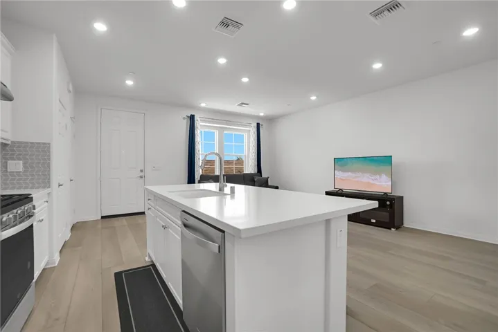 3909 E Carmel Privado, Ontario, California 91761