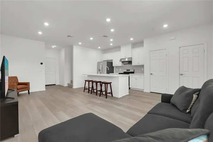 3909 E Carmel Privado, Ontario, California 91761