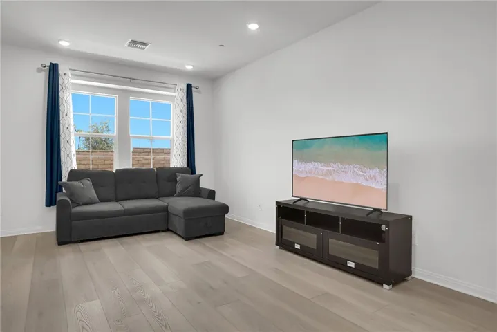 3909 E Carmel Privado, Ontario, California 91761