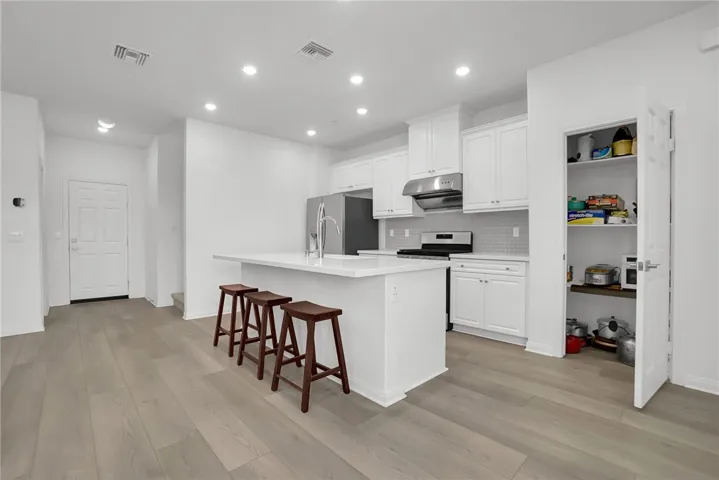 3909 E Carmel Privado, Ontario, California 91761