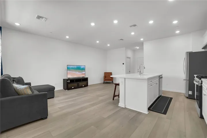 3909 E Carmel Privado, Ontario, California 91761