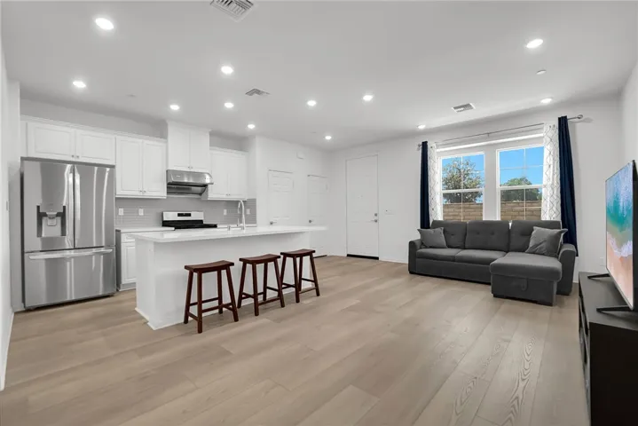 3909 E Carmel Privado, Ontario, California 91761