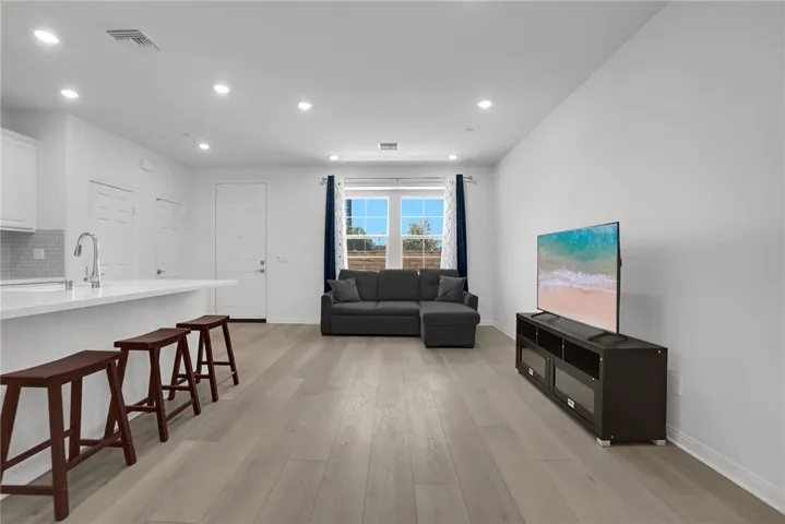 3909 E Carmel Privado, Ontario, California 91761