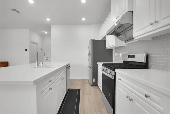 3909 E Carmel Privado, Ontario, California 91761