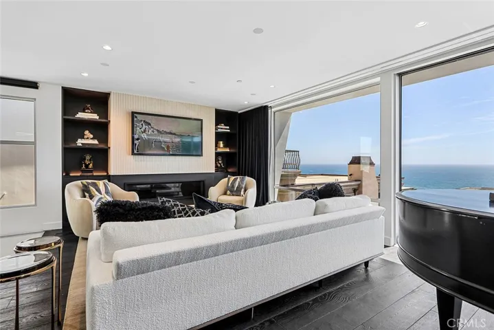 2417 Crest, Manhattan Beach, California 90266