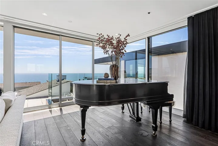 2417 Crest, Manhattan Beach, California 90266