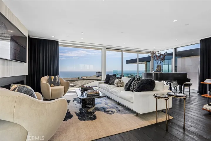 2417 Crest, Manhattan Beach, California 90266