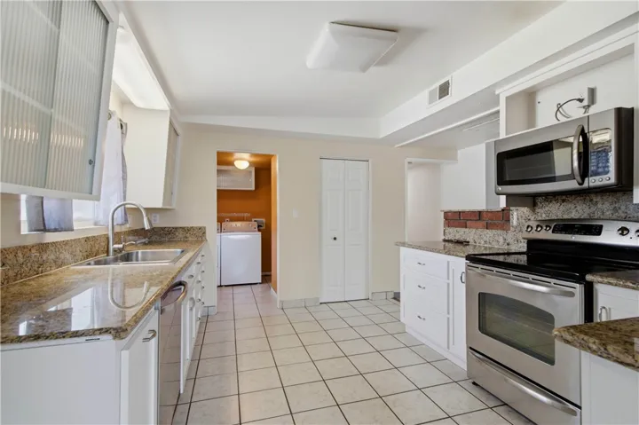 38664 Yucca Tree, Palmdale, California 93551