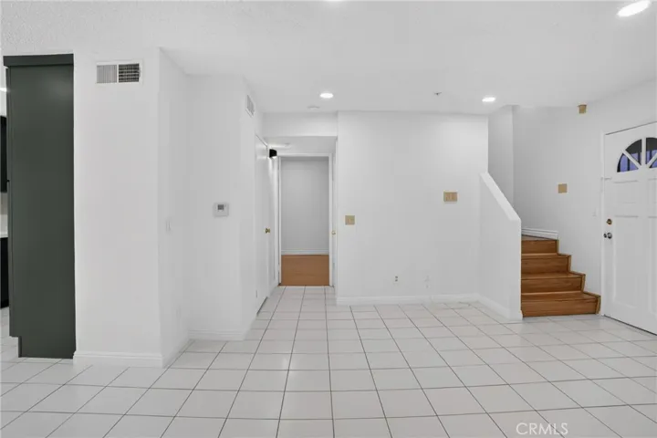 8828 Burnet Ave 9, North Hills, California 91343