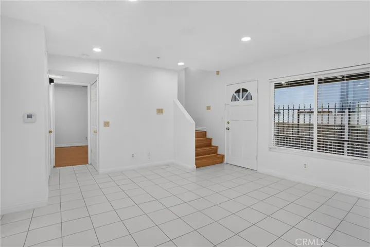 8828 Burnet Ave 9, North Hills, California 91343