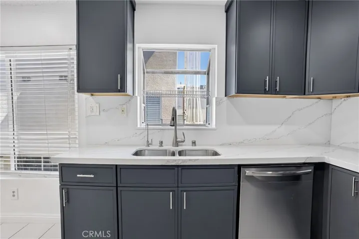 8828 Burnet Ave 9, North Hills, California 91343