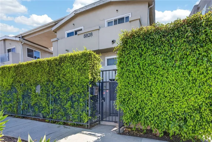 8828 Burnet Ave 9, North Hills, California 91343