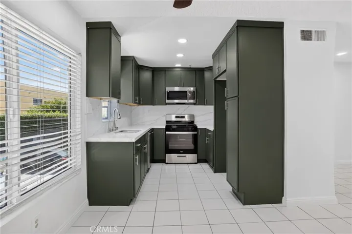 8828 Burnet Ave 9, North Hills, California 91343